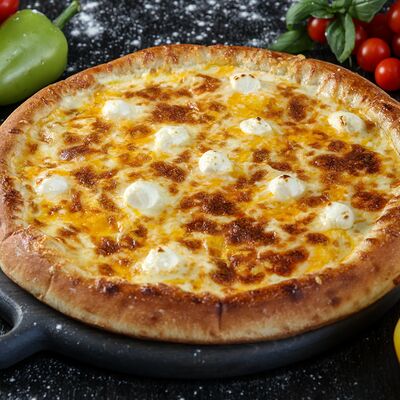 Пицца Четыре сыра 22 см в Loca Pizza по цене 630 ₽