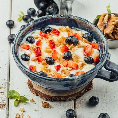 Мацони с ягодами в Маймун по цене 390