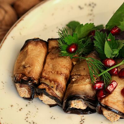 Рулетики из баклажанов с ореховой начинкой в Хачапури и Вино по цене 533 ₽