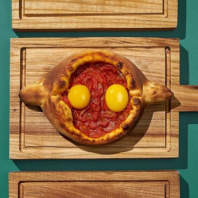 Шакшука в Хачапури и вино по цене 210 ₽