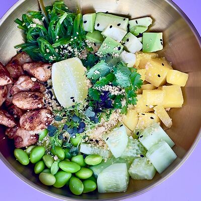 Поке с имбирным цыпленком в Просто Азия x Десертория по цене 640 ₽