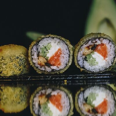 Хот ролл в Zoom по цене 3828 ₸