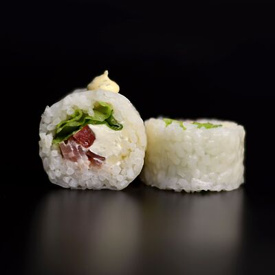 Нежный с беконом в Sushi Kent по цене 473 ₽