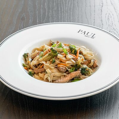 Паста с говядиной и овощамив Paul по цене 25 р.