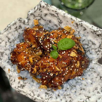 Крылья, карамелизованные в соусе Шри-били Блейз в To mesto по цене 780 ₽