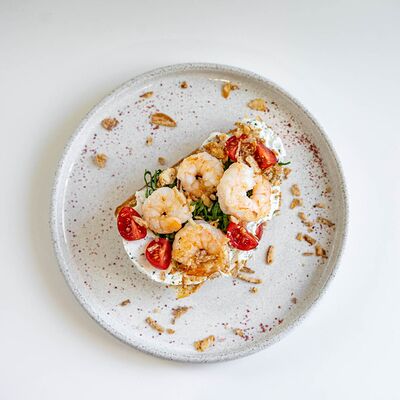 Брускетта с креветками в Coffee Dream по цене 590 ₽