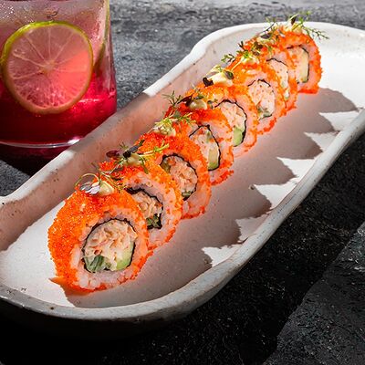 Калифорния с камчатским крабом в UMI Asian kitchen & bar по цене 1390 ₽
