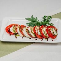 Салат Капрезе в Ривьера