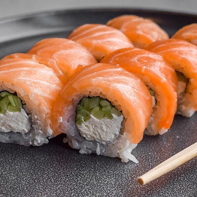 Филадельфия копченый лосось в Суши Кото по цене 835 ₽