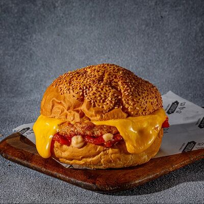 Бургер с курицей в Ферма по цене 795 ₽