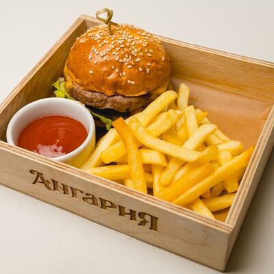 Мини-бургер с говядиной и картофелем фри в Ангария по цене 597 ₽