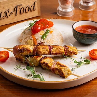 Куриные шашлычки с рисом по-мексикански в Чих-Пых по цене 620 ₽