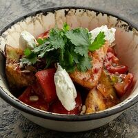 Хрустящие баклажаны и томаты с сыром и зеленью в MAMO
