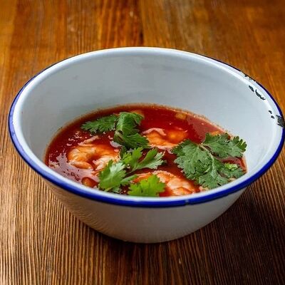 Холодный томатный суп с креветками в Реберная №1 по цене 632 ₽