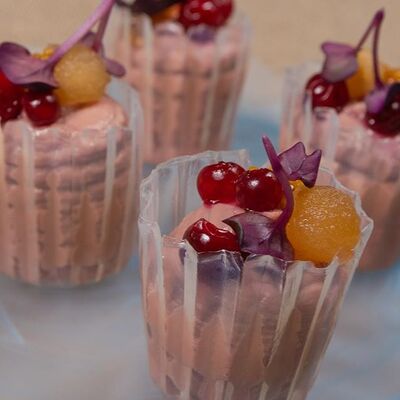 Паштет из куриной печени в берёзовом соке с мочёной брусникой и яблоком в Ле Марш по цене 520 ₽