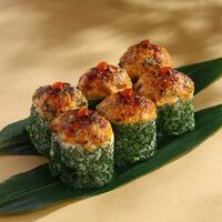 Запеченный ролл с острым копчёным угрем в BBQ Beer Restaurant