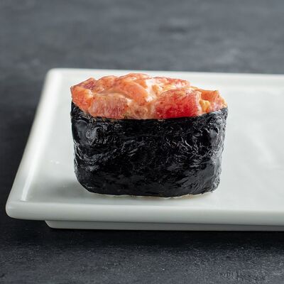 Суши запеченные с тунцом в CRAZY SUSHI по цене 225 ₽