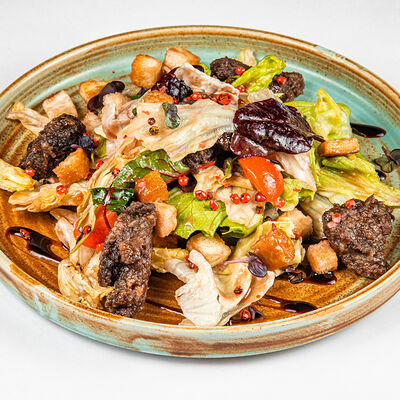 Салат с печенью и томатами в Фёст по цене 340 ₽