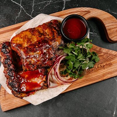 Свиные ребрышки Патронташ под фирменным соусом в Бумбараш по цене 1150 ₽