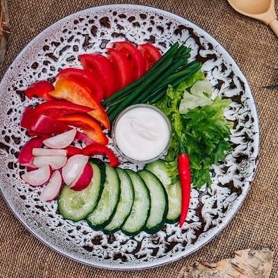 Овощная тарелка в Кафе-парк Теремок по цене 270 ₽