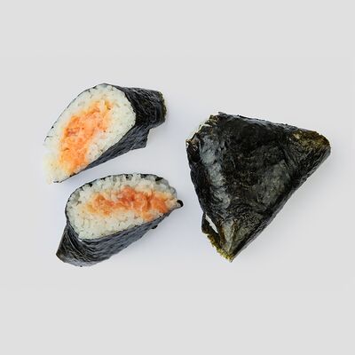 Онигири с лососем в Mad по цене 310 ₽