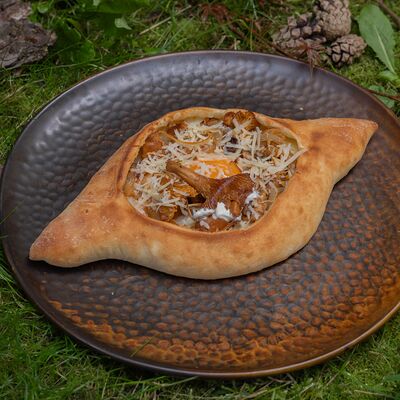 Хачапури с лисичкамив Грузинскоебистро Каха по цене 724 ₽