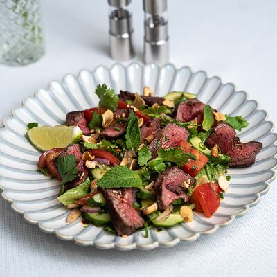 Тайский стейк-салат с мраморной говядиной в KIZOKU по цене 950 ₽