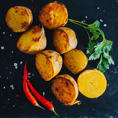 Картофель в мундире в Гучкофф грильбар по цене 350 ₽