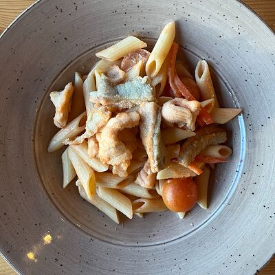 Пенне с копченым лососем в Sofa&par по цене 490 ₽