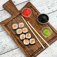 Ролл с лососем в Sushi Hai