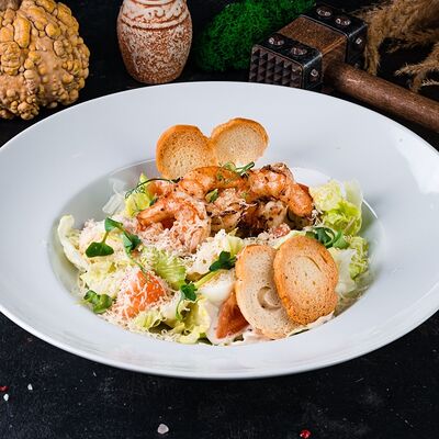 Цезарь с креветками в ШКВАРКИ по цене 23 р.