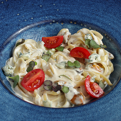 Паста с мидиями Блю чиз в FRIENDLOUNGE по цене 620 ₽