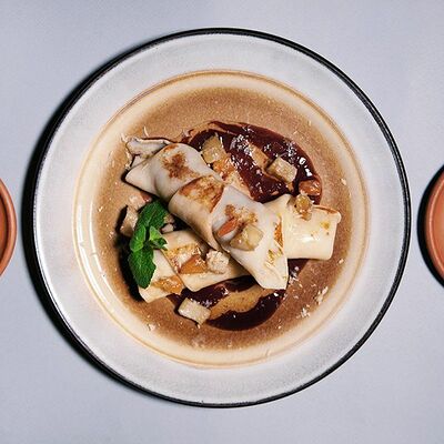 Блины с яблоком в Хачапури и вино по цене 188 ₽