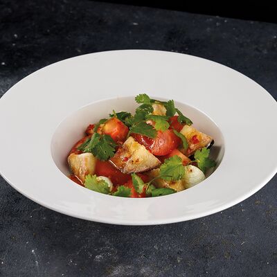 Салат с хрустящими баклажанами в Мидийное место по цене 670 ₽