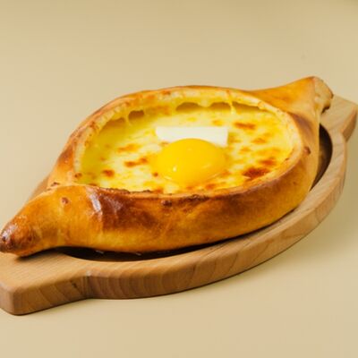 Хачапури по-аджарски в Suli & Co по цене 580 ₽