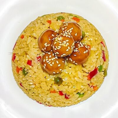 Тяхан с мясными шариками в Суши Хаус по цене 310 ₽