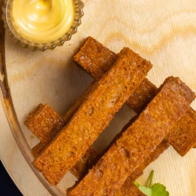 Гренки чесночные с пармезаном в The Best Burger по цене 220 ₽