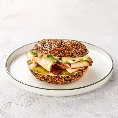 Сэндвич на бейгле с пастрами из индейки в Шоколадница по цене 540 ₽