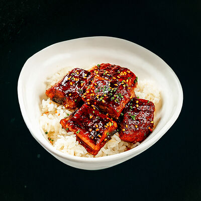 Угорь на гриле с рисом и соусом унаги в Mr. Lee по цене 3900 ₽