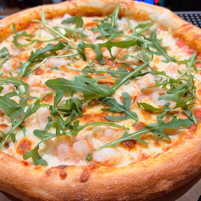 Пицца с креветками и руколойв Орида по цене 930 ₽