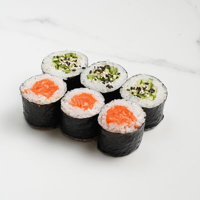 Малая сборка с лососем и огурцом в Ёбисан по цене 639 ₽