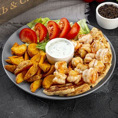 Сувлаки с креветкой в Солянка Крафт Бар по цене 630 ₽