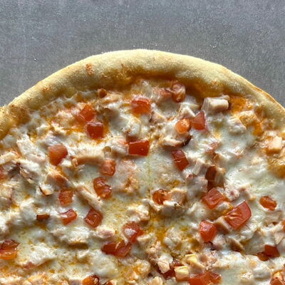 Пицца Сырный цыпленок в Ohra по цене 765 ₽