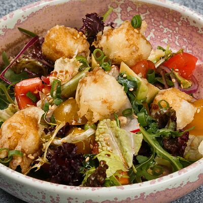 Овощной салат с темпурой моцарелла в Japan Corner по цене 1350 ₽