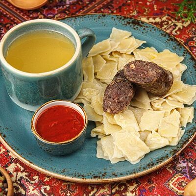 Хинкал Лезгинско-Кумыкский с сушеной колбасой в Юрта Дагестанская кухня по цене 920 ₽