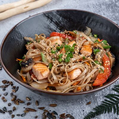 Вок с лососем в Мушу по цене 515