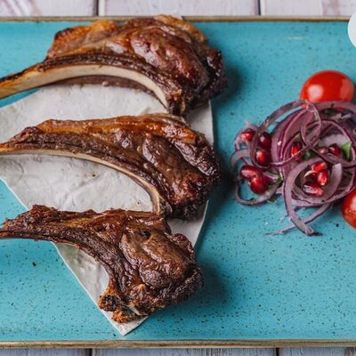Корейка баранья, обжаренная на углях в КафеХинкальная по цене 1495 ₽