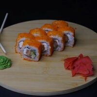 Ролл Калифорния с лососем в Yo! Sushi
