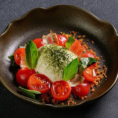 Буррата с томатами и желе из игристого в Smoky People по цене 1100 ₽