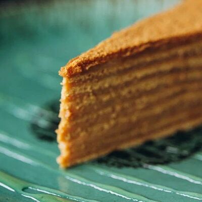 Медовик в Мацони по цене 280